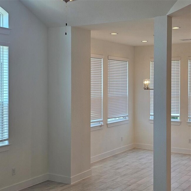 Building Photo - 21130 Medina River Dr