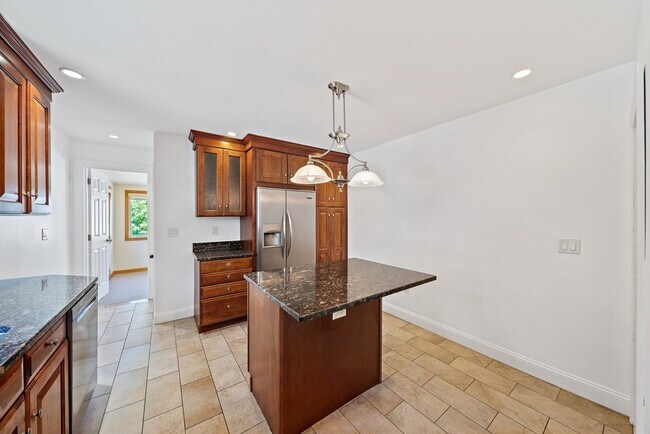Building Photo - 17-19-19 Rendall Pl