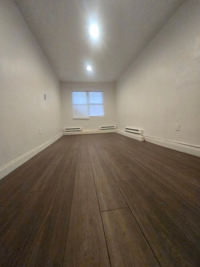 Foto del edificio - 945 E 220th St