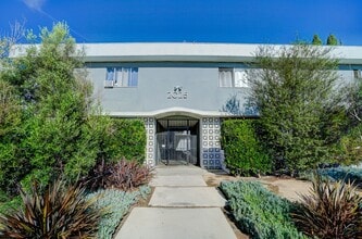 Building Photo - 2025 S. Bedford