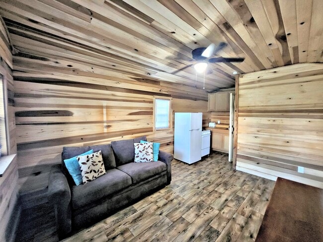 Building Photo - Tiny house for rent Hartselle