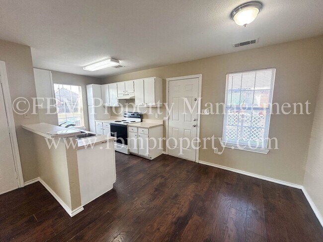 Foto del edificio - 208-210 West Lamar St