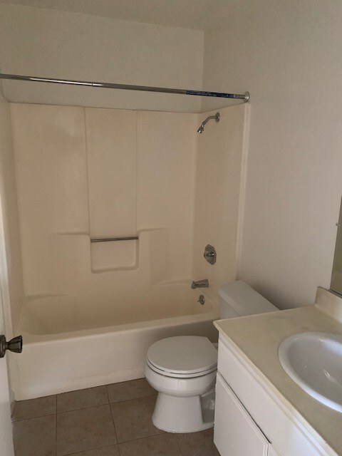 Building Photo - 15721 Blaine Ave