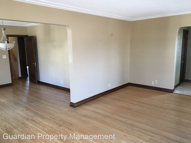 Building Photo - 4 br, 2 bath House - 3007 E Minnehaha Pkwy