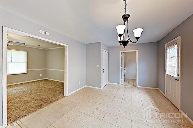 Foto del edificio - 1621 Rose Garden Ln