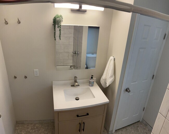 Foto del edificio - 530 Western Row Rd