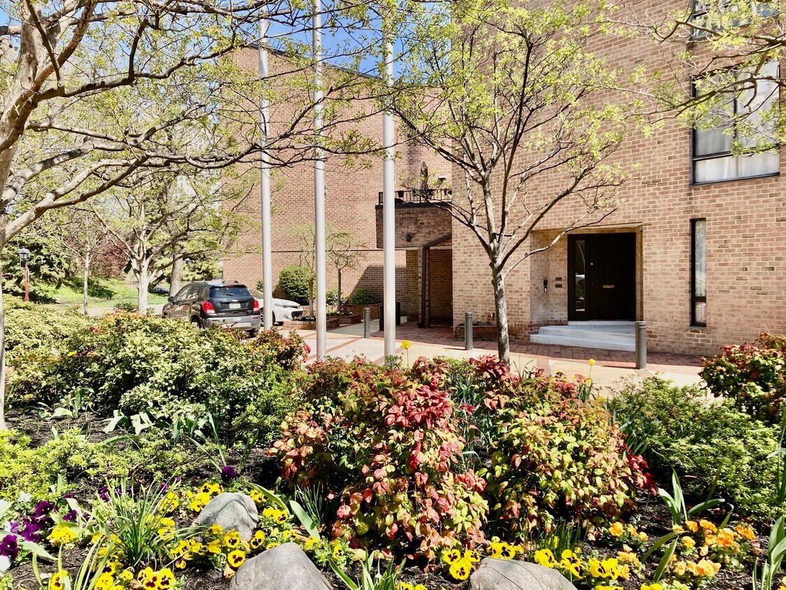 Primary Photo - Society Hill 1bd w/ Garage Parking and Pool