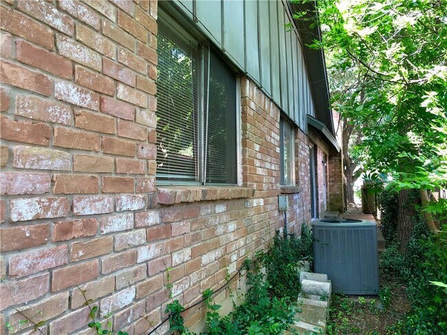 Foto del edificio - 2400 Berkeley Ave