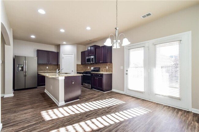 Building Photo - 2640 Cornwall Dr