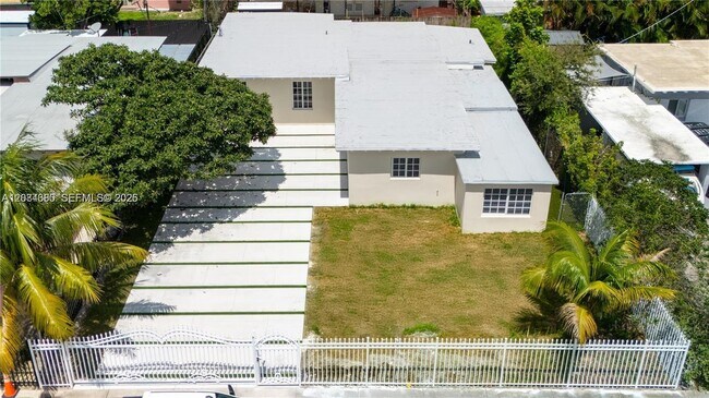 Foto del edificio - 323 NW 104th Terrace
