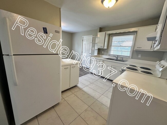 Building Photo - Cute 2 bed 1 bath home