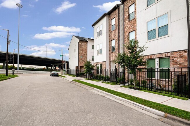 Foto del edificio - 710 Clark St