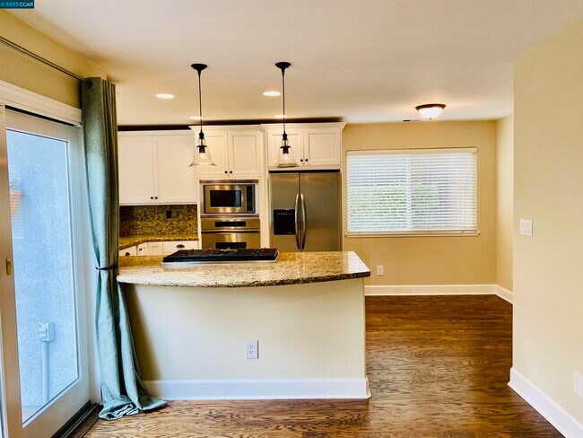 Building Photo - 317 Mountain Ridge Dr