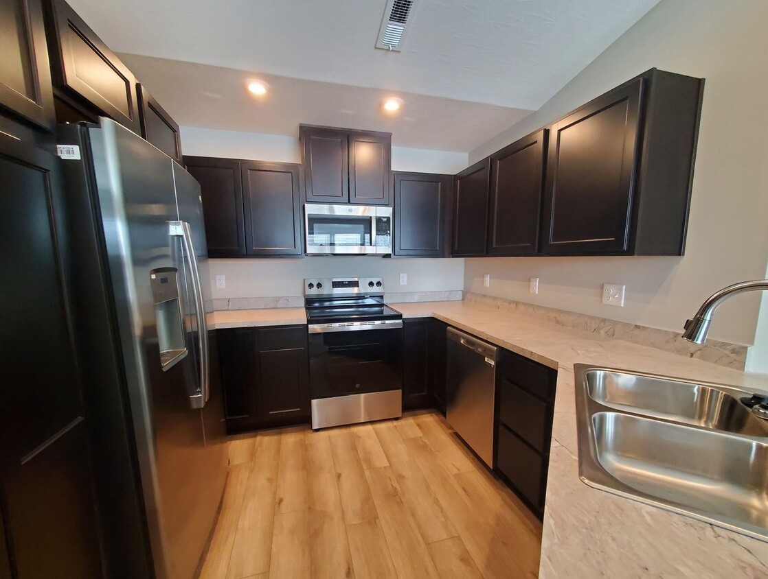 2 Bedroom 2 Bath Condo - 2 Bedroom with 2 Bathroom Condo