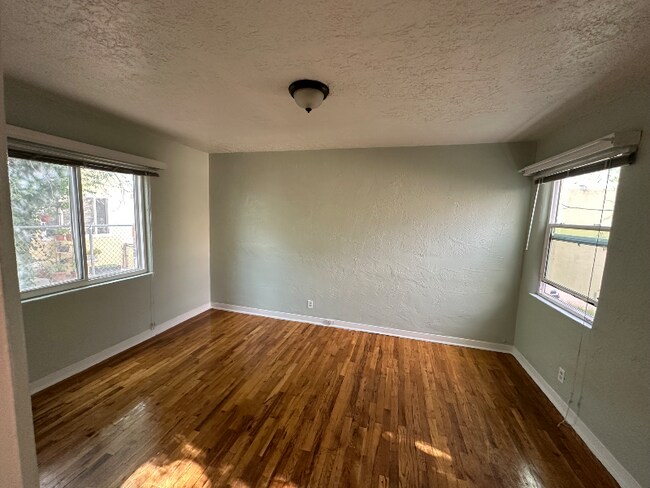Foto del edificio - 4227 Brockmont Ave NE