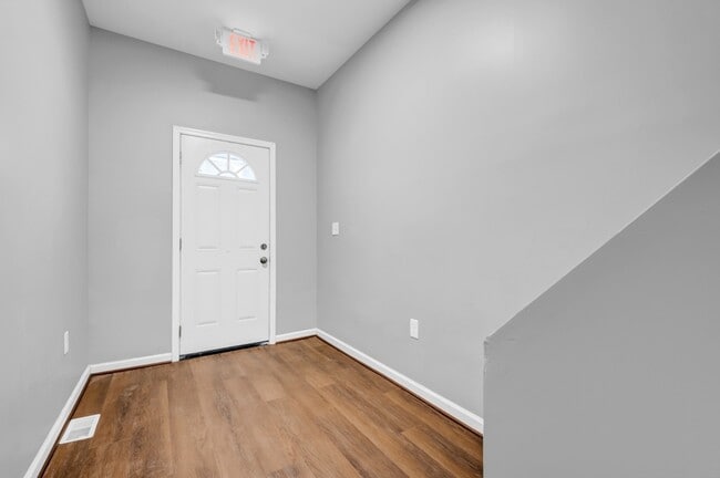 Building Photo - 2103 Chelsea Terrace