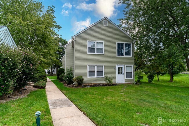 Foto del edificio - 456 Roxbury Ln