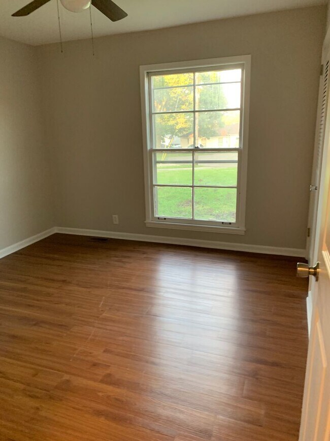 Building Photo - Nice brick ranch 4 bedroom 2 bath in Hermi...