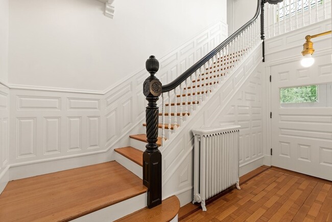 Building Photo - 32 Beacon St