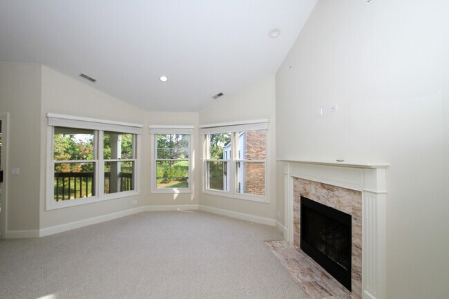 Building Photo - 2535 Live Oak Ln