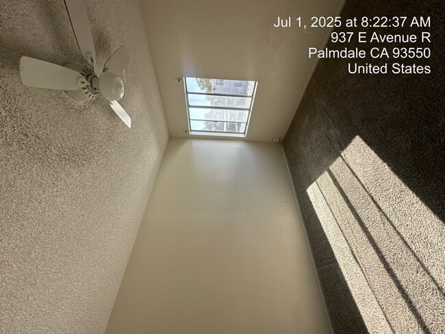 Building Photo - 937 E Ave R