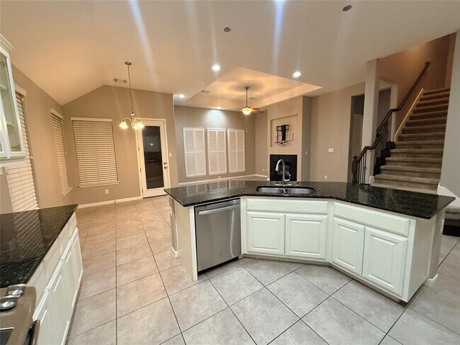 Foto del edificio - 112 E Adelanta Place