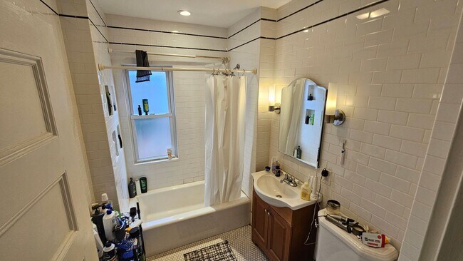 Photo - Single-Family House in brighton, Central H...