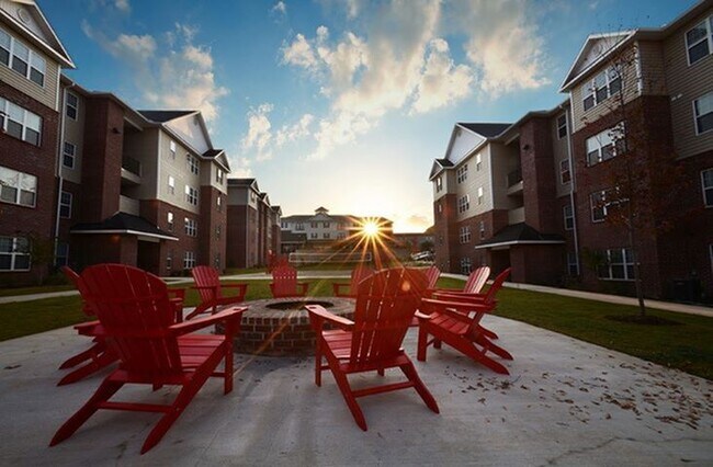 Foto del edificio - Grove at Auburn - Historical Access