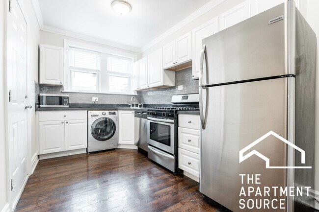 Foto del edificio - 3825 N Greenview Ave