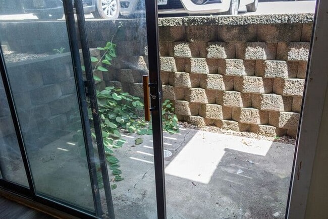 Building Photo - $1,500 | 2 Bedroom, 1 Bathroom | 1st Floor...