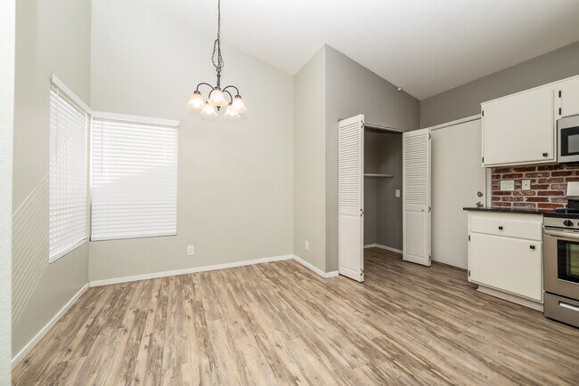 Foto del edificio - 4722 Checker Way