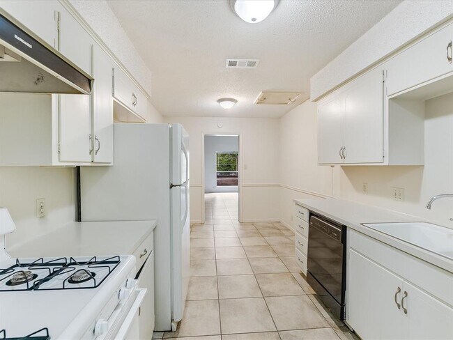 Foto del edificio - 6202 Shadow Valley Dr