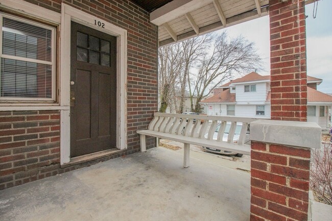 Building Photo - 1111 E Walnut St