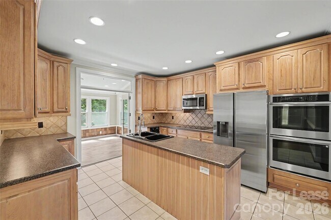 Building Photo - 2545 Rea Rd