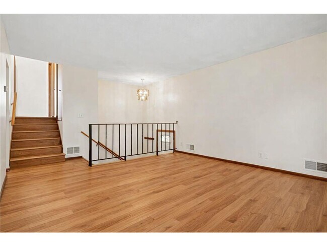 Foto del edificio - 2489 Woodbridge St