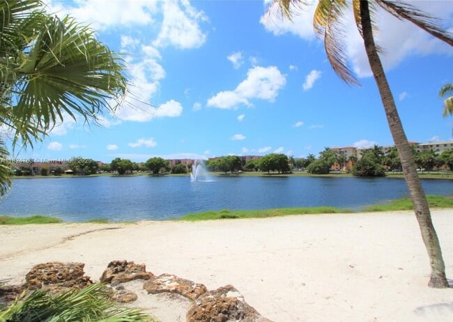 Building Photo - 9369 Fontainebleau Blvd