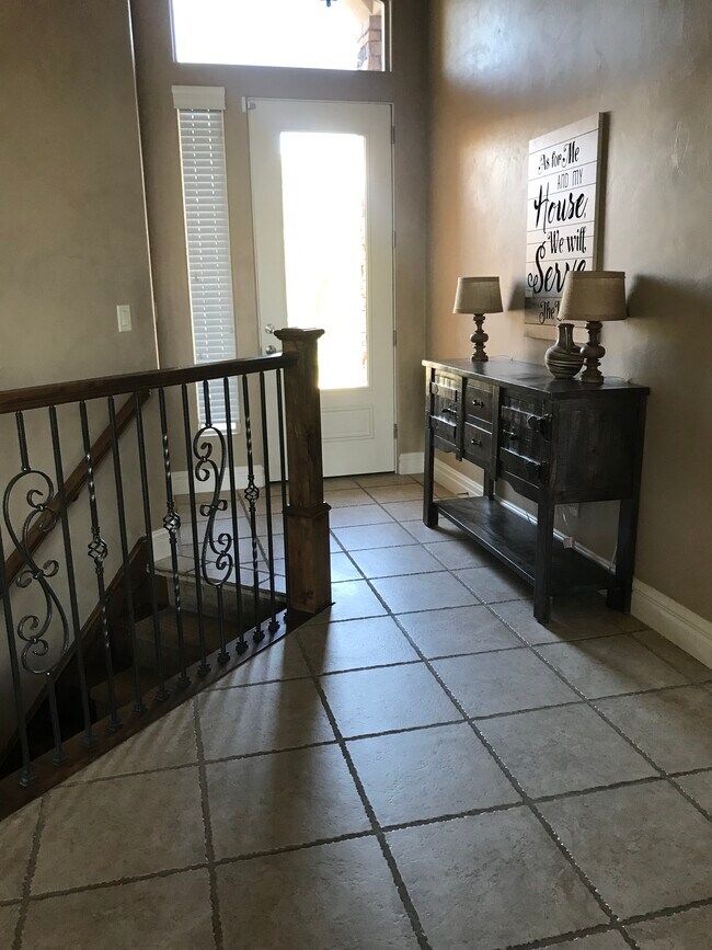 Front Entry - 221 Emeraud Dr