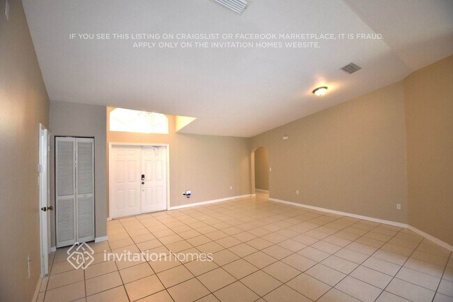 Foto del edificio - 16887 Crestview Ln