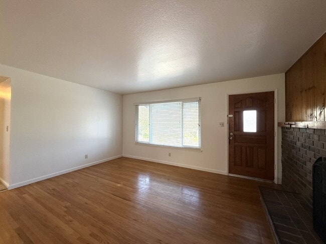 Building Photo - 9109 Midway