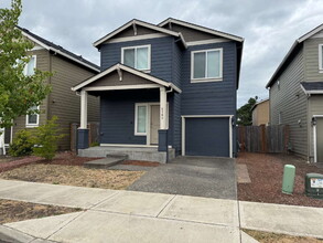 Building Photo - 5709 NE 130th Pl