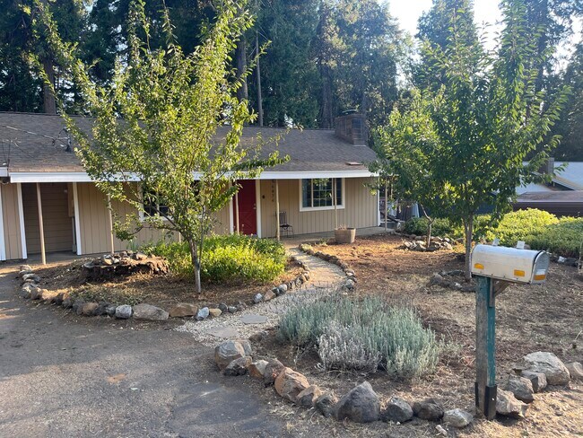 Building Photo - 6876 Ridgeway Dr