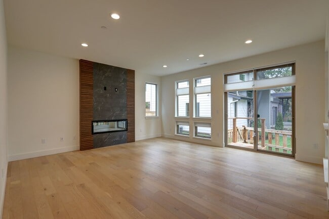 Building Photo - Brand-New 3bd + Office, 2.5ba Home Available in Perfect Kirkland Location!