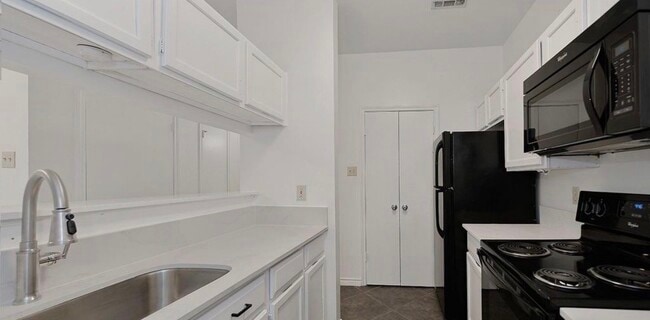 Building Photo - 3500 Tangle Brush Dr