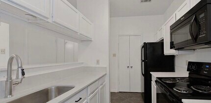 Building Photo - 3500 Tangle Brush Dr