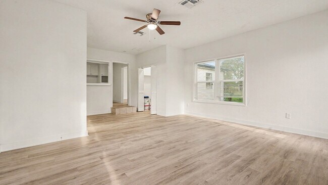 Building Photo - 654 Ridge Dr