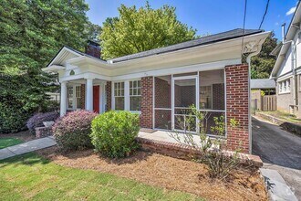 Building Photo - 876 Courtenay Dr NE