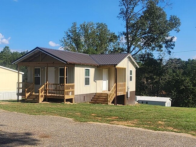 Building Photo - 1614 Pine Lake Dr