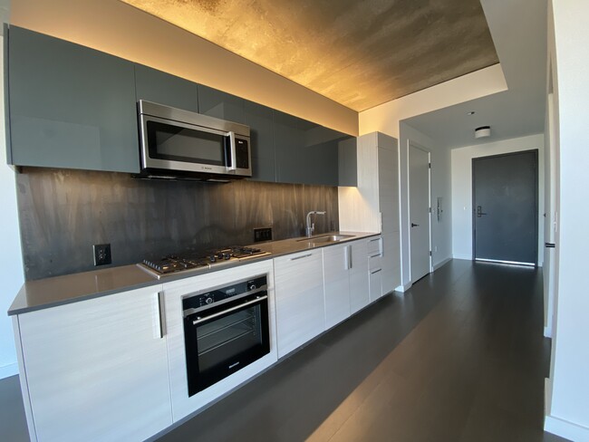 Foto del edificio - 460 W Division St