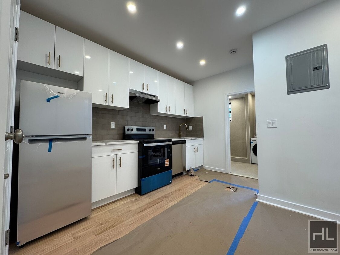 Primary Photo - 31 AVENUE