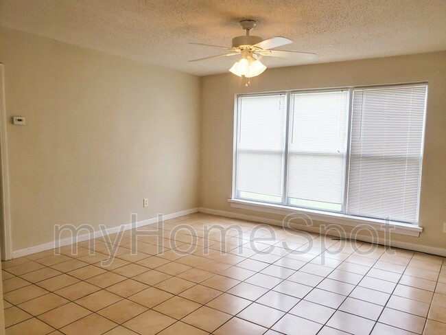 Building Photo - 113 Aquamarine Ave